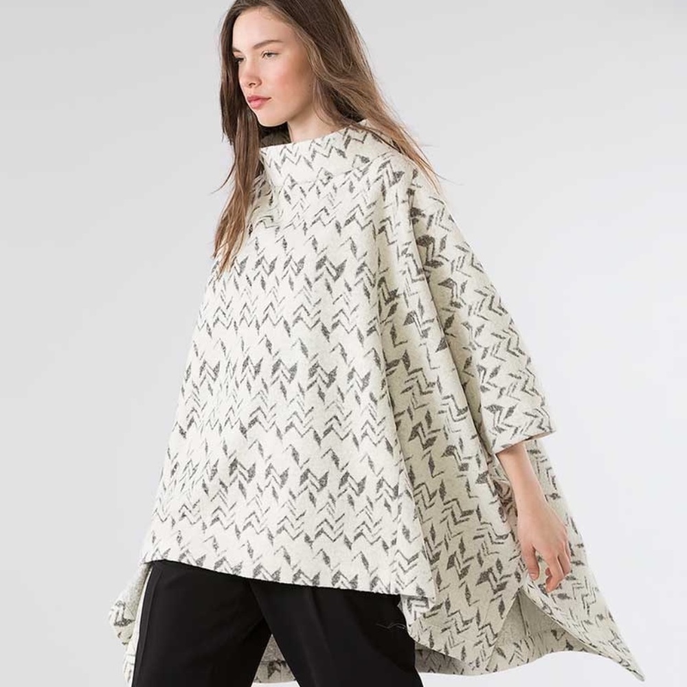 424 FIFTH Chevron Jacquard Poncho in Ivory NWOT